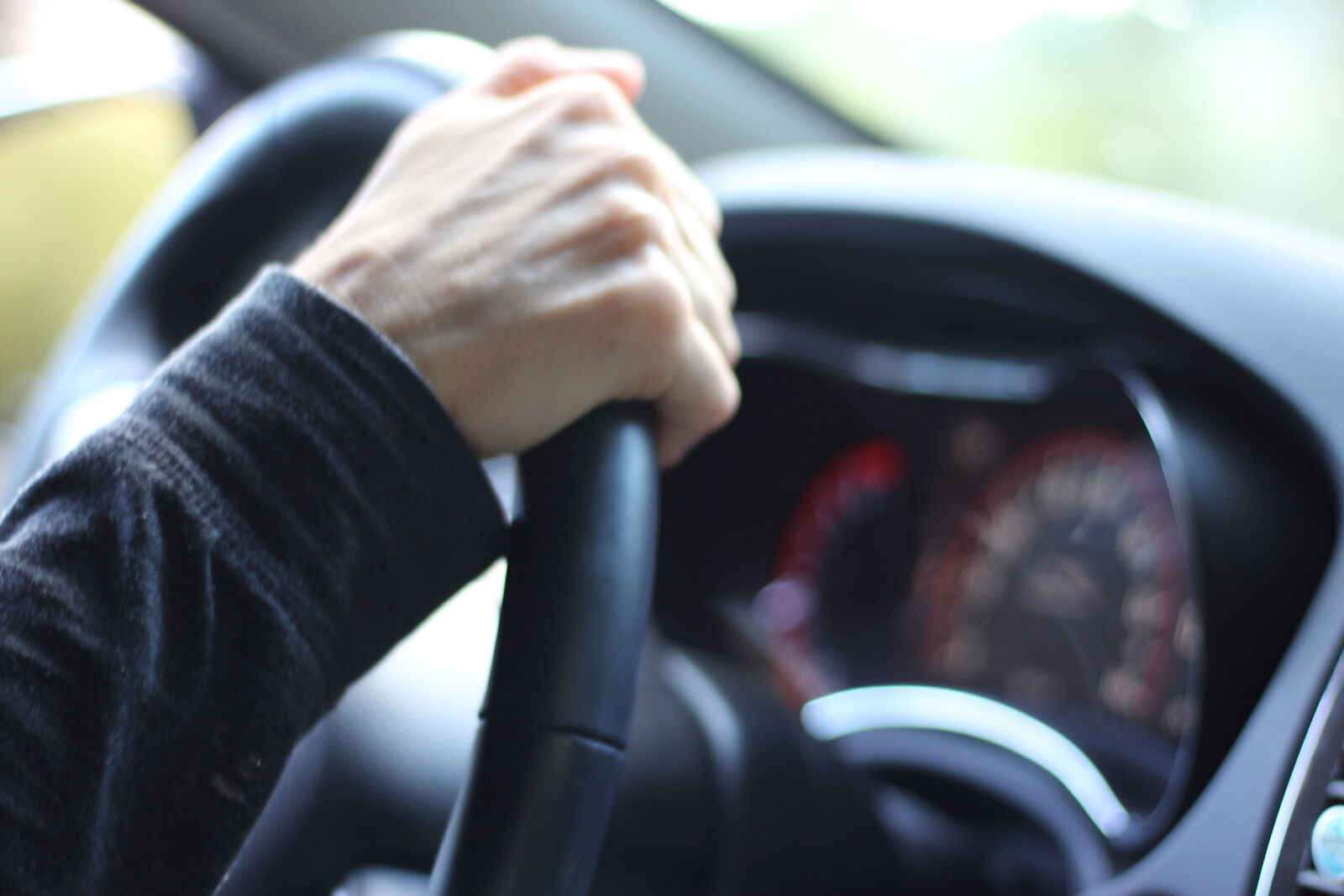 Canon EOS 1200D (EOS Rebel T5 / EOS Kiss X70 / EOS Hi) sample photo. Car, driving, hands photography