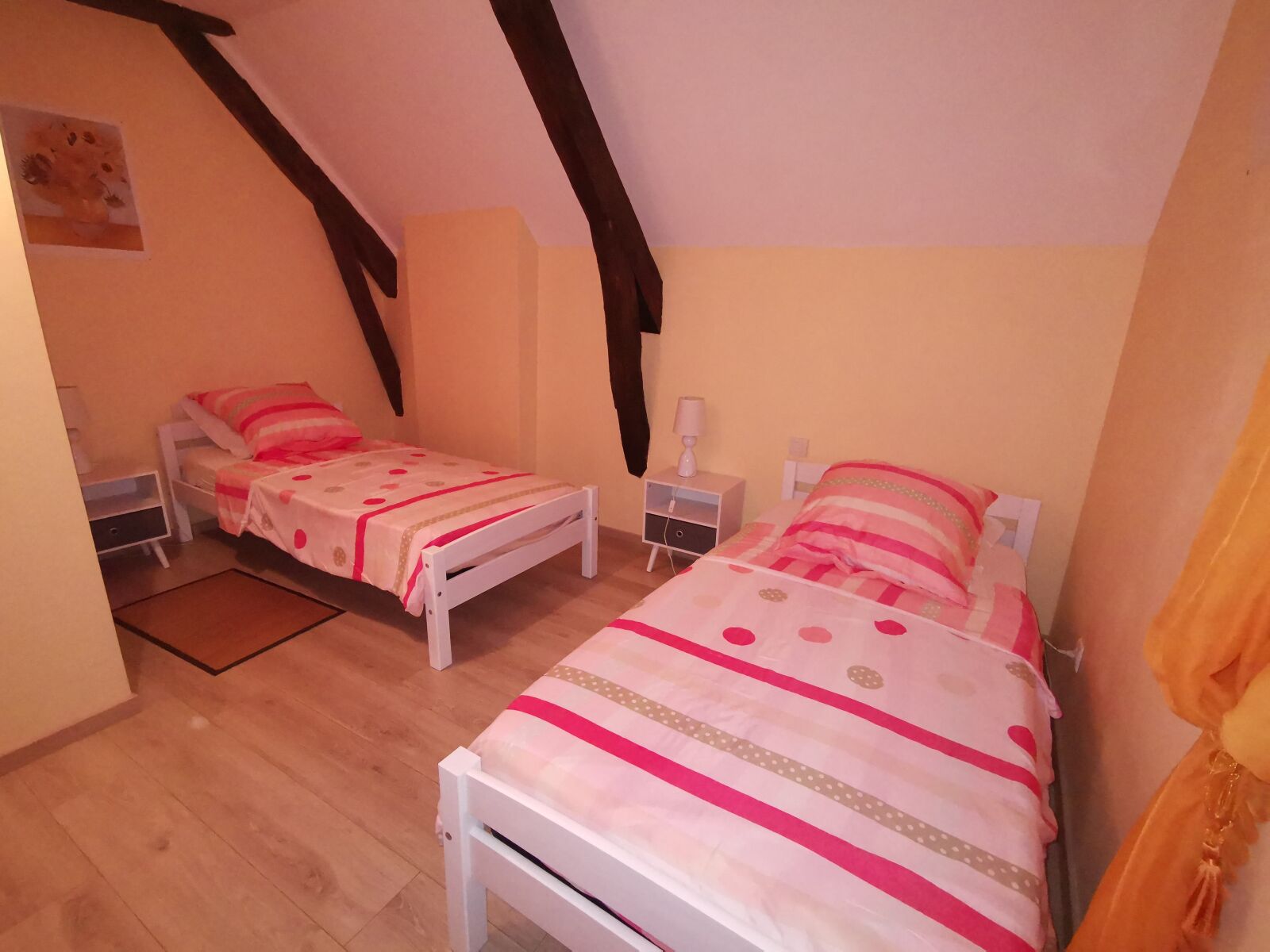 HUAWEI LYA-L29 sample photo. Room, romantic, bed photography