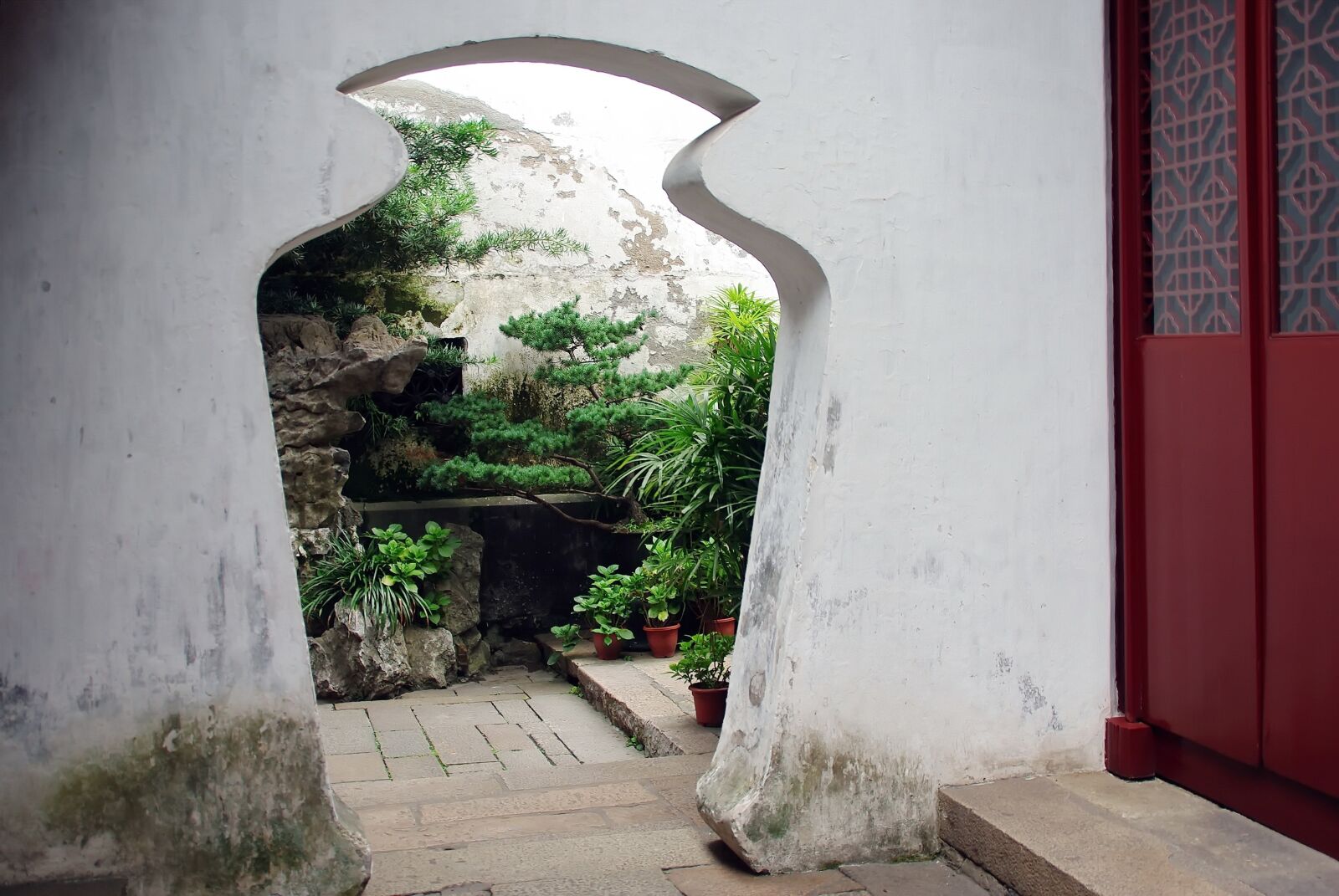 Pentax K200D sample photo. China, suzhou, door photography