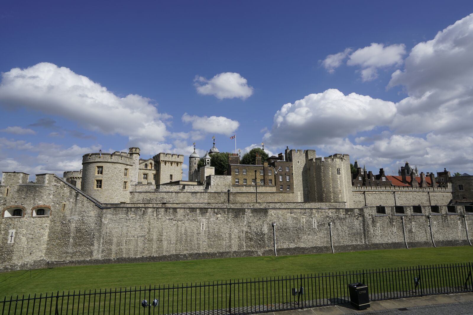 Sony a7R II + Sony Vario-Tessar T* FE 16-35mm F4 ZA OSS sample photo. London, scenery, tower of photography