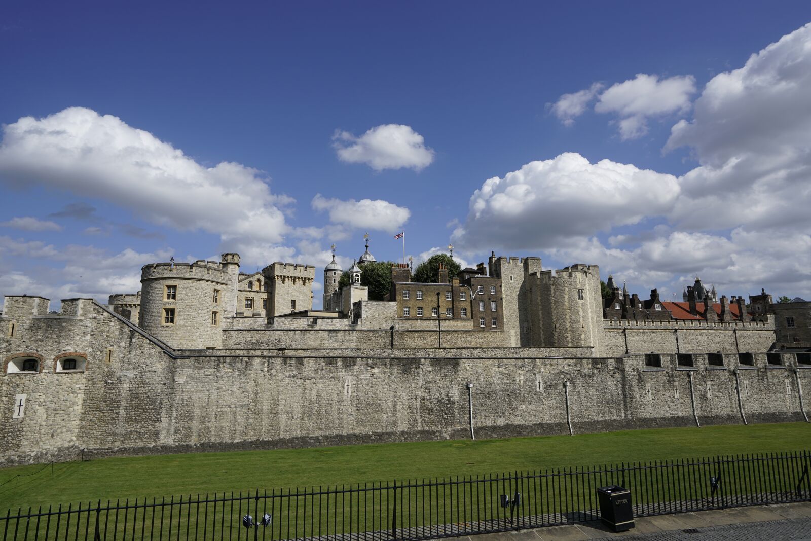 Sony Vario-Tessar T* FE 16-35mm F4 ZA OSS sample photo. London, scenery, tower of photography