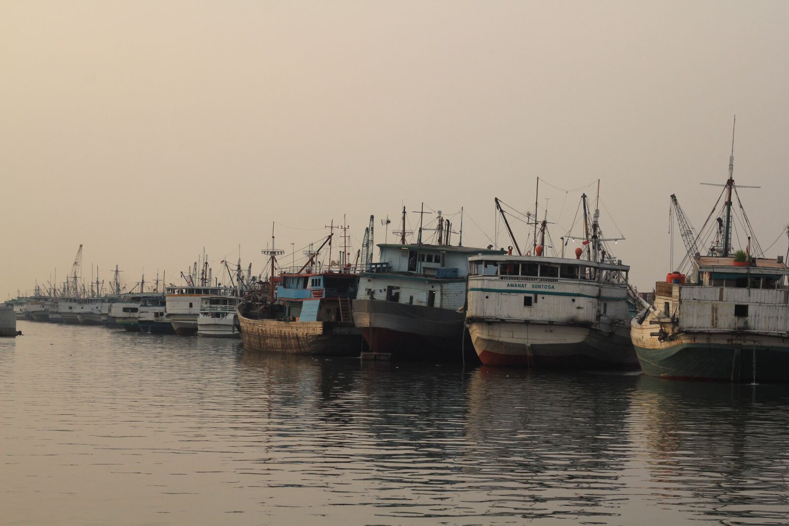 Canon EOS 60D + Canon EF 50mm F1.8 II sample photo. Shipyard, ship, dock photography