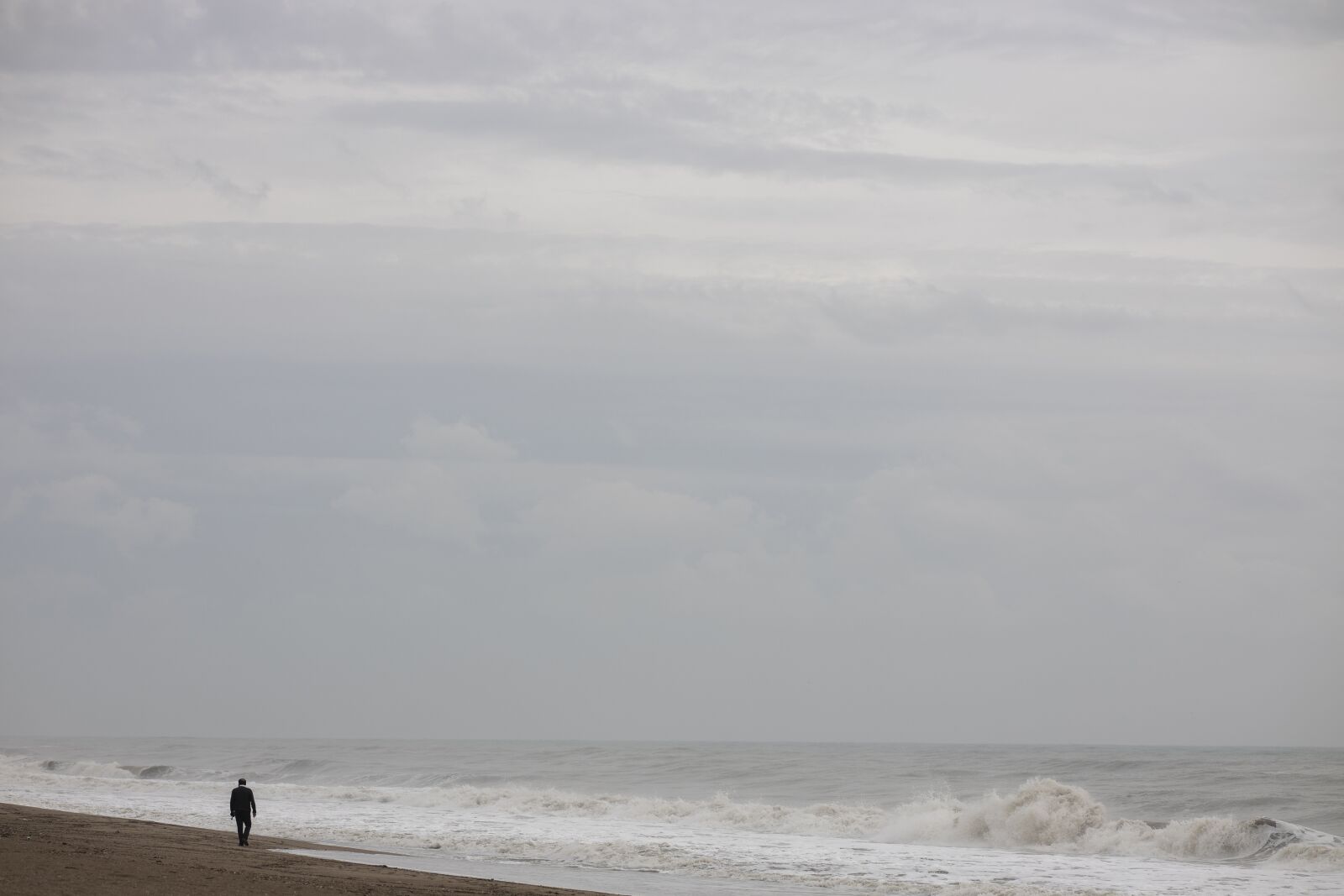 Canon RF 85mm F1.2L USM sample photo. Storm, human, marine photography