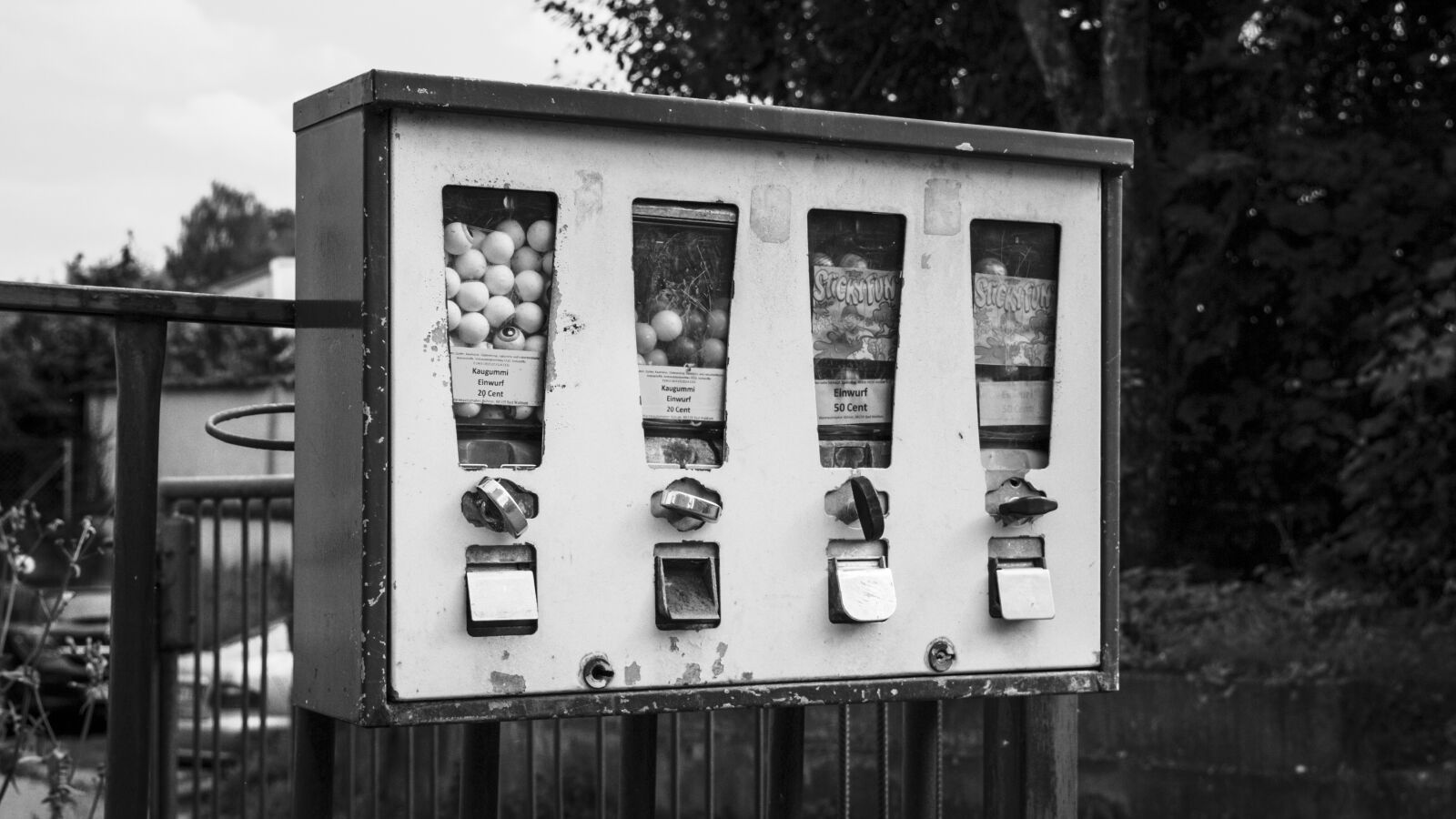 Canon EOS 650D (EOS Rebel T4i / EOS Kiss X6i) sample photo. Chewing gum, old, childhood photography