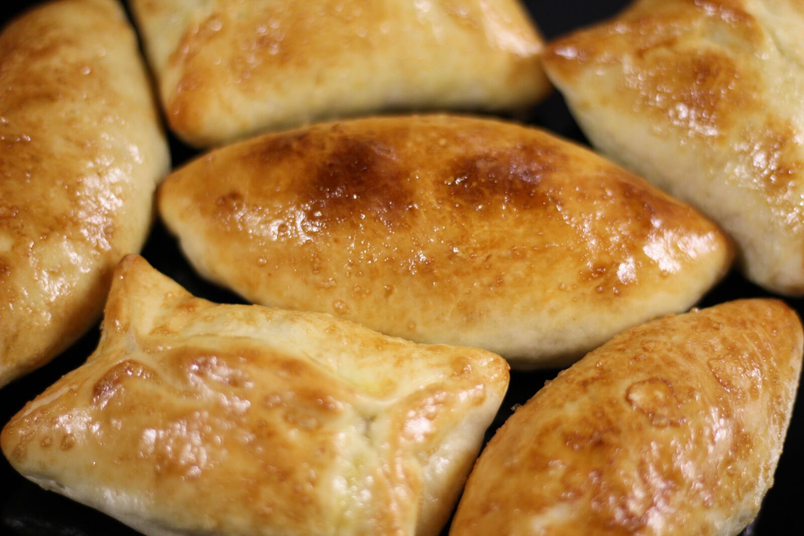 Canon EOS 1200D (EOS Rebel T5 / EOS Kiss X70 / EOS Hi) + Canon EF 50mm F1.8 STM sample photo. Food, buns, baking photography