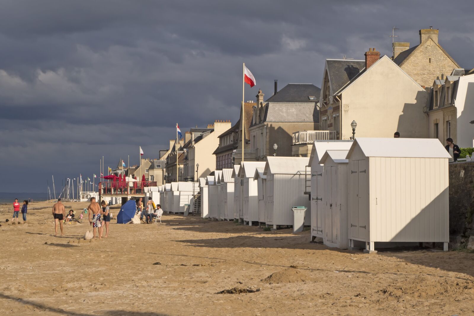 Olympus OM-D E-M10 sample photo. Beach cottage, bath cottage photography