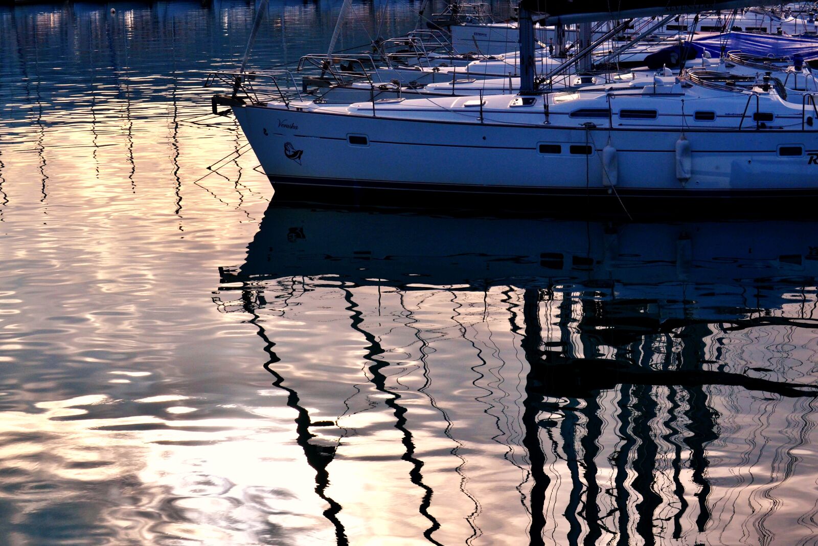 Nikon D3100 sample photo. Boats reflections by dawn photography