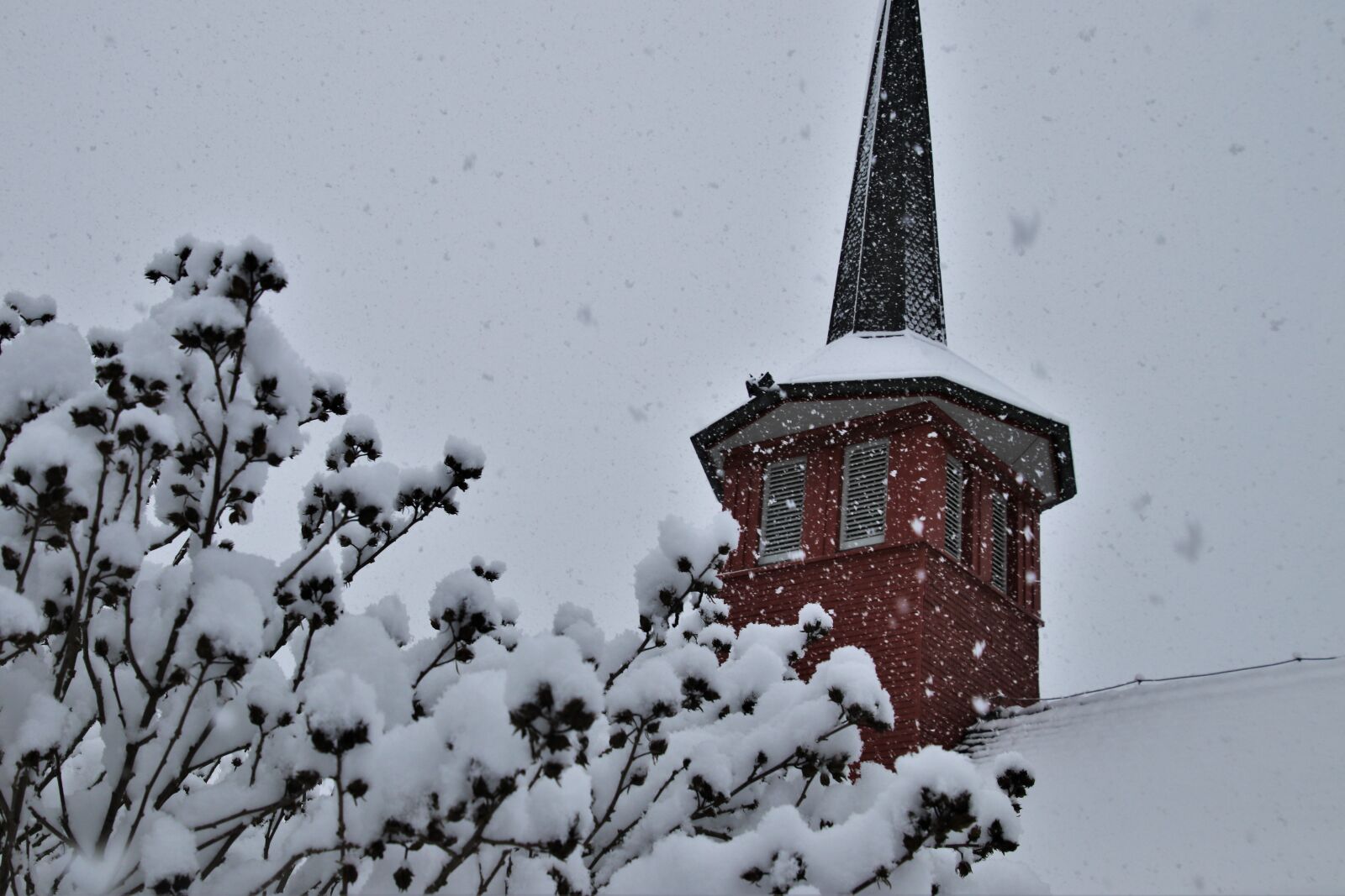 Canon EOS 80D sample photo. Church, snow, mood photography