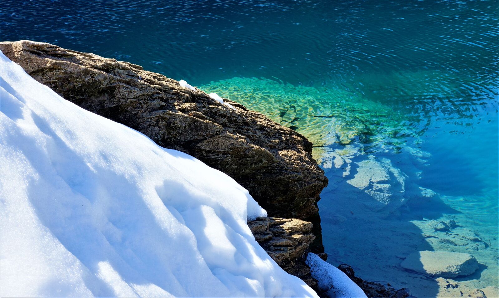 Sony Alpha NEX-7 sample photo. Water and snow, clear photography