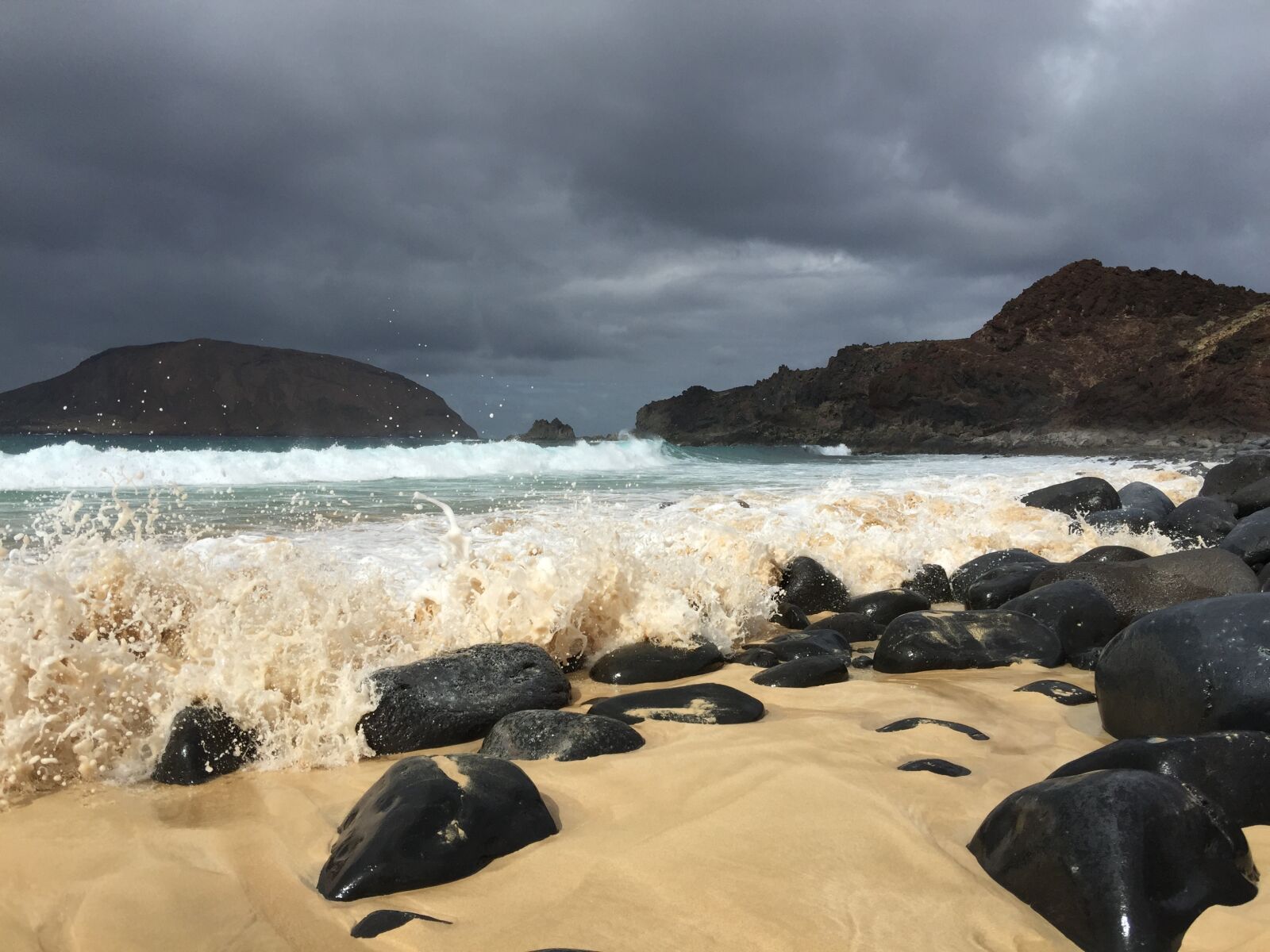 iPhone 6 Plus back camera 4.15mm f/2.2 sample photo. Lanzarote, beach, sea photography