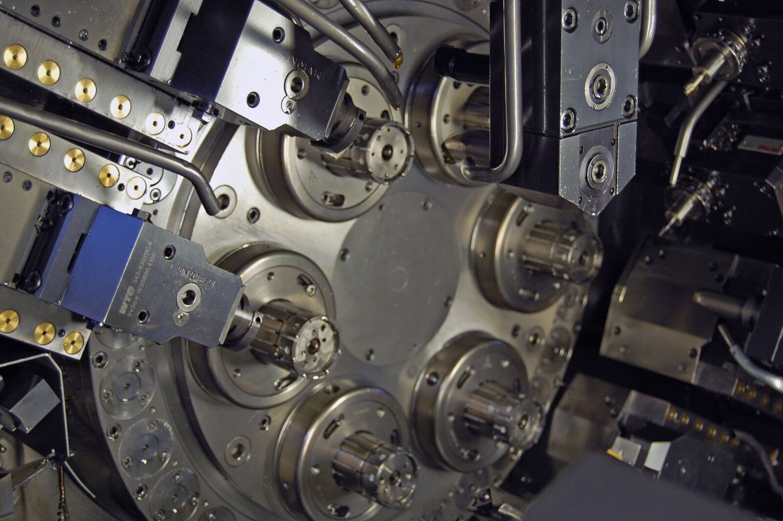Nikon D40 sample photo. Zerspahnung, machine, metal photography