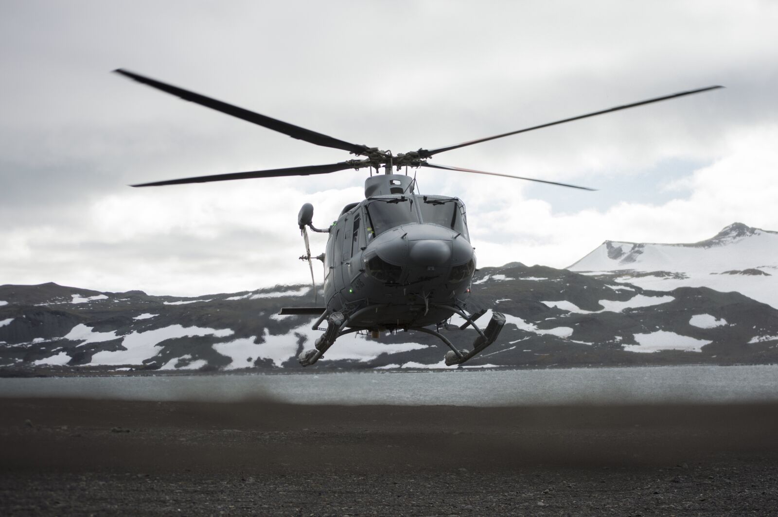 Nikon D3200 sample photo. Helicopter, landing, snow photography