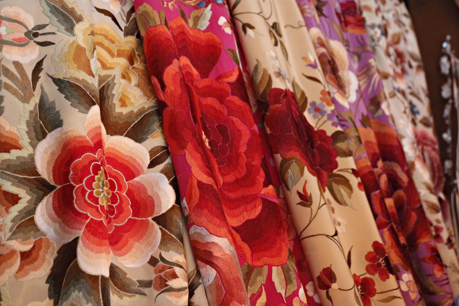 Canon EOS 650D (EOS Rebel T4i / EOS Kiss X6i) sample photo. Shawls, shades, colorful photography