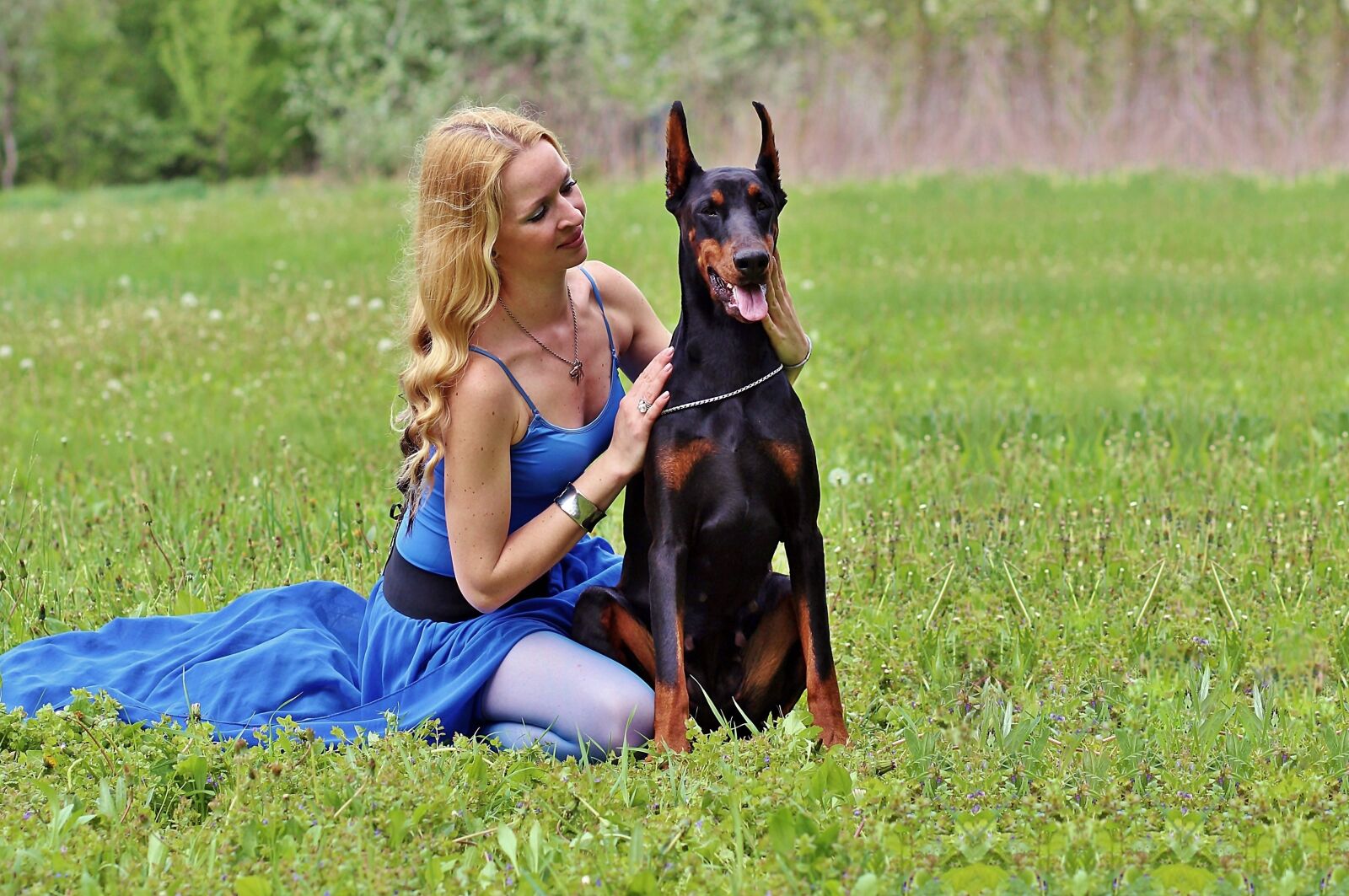 Canon EOS 600D (Rebel EOS T3i / EOS Kiss X5) + Canon EF 85mm F1.8 USM sample photo. Love, woman, doberman photography