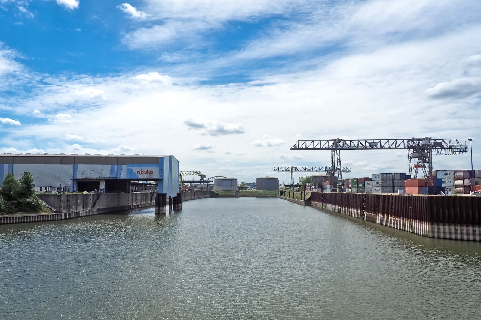 Olympus OM-D E-M10 sample photo. Port, port facility, transport photography