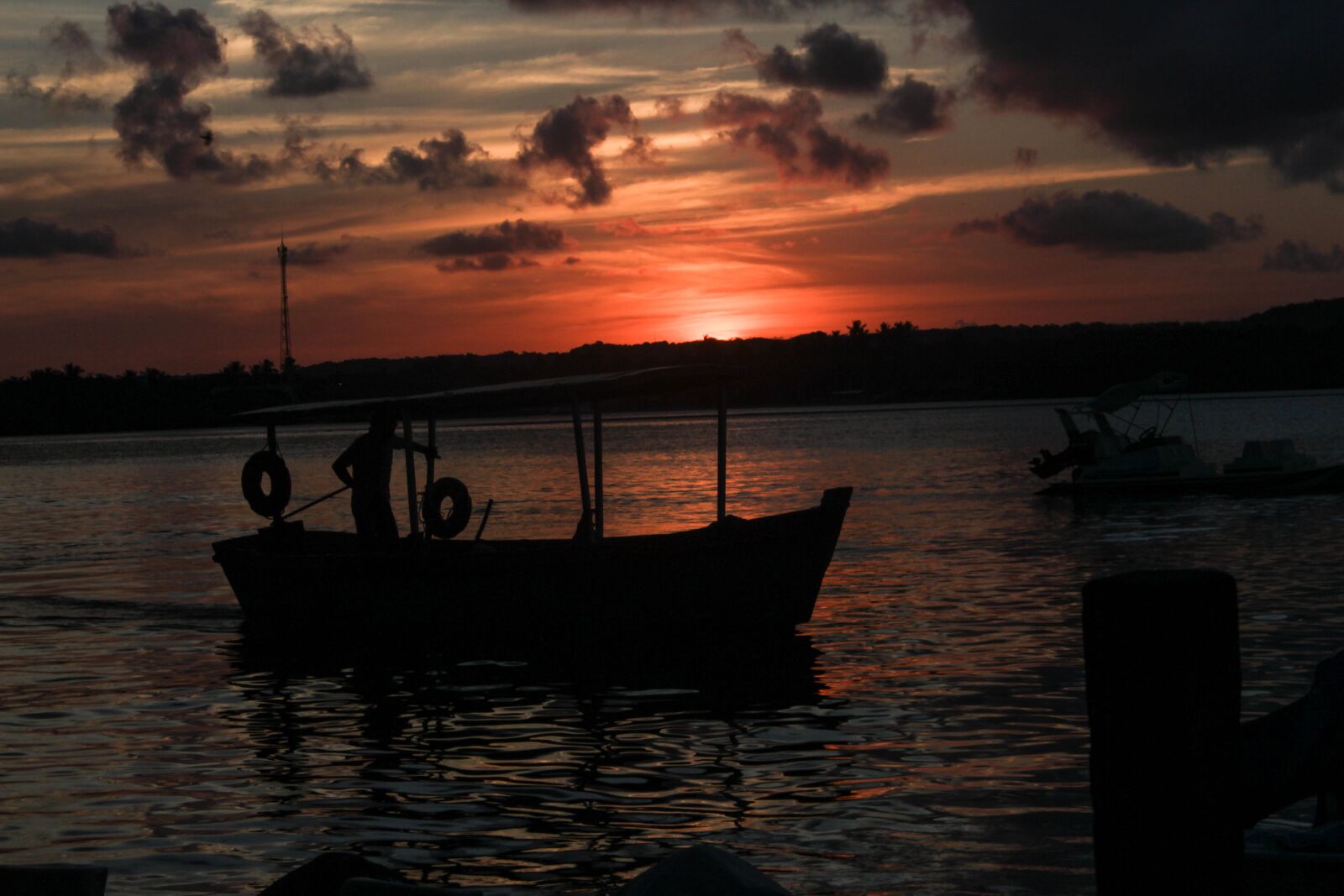 Canon EOS 700D (EOS Rebel T5i / EOS Kiss X7i) sample photo. Sunset, boat, quiet photography