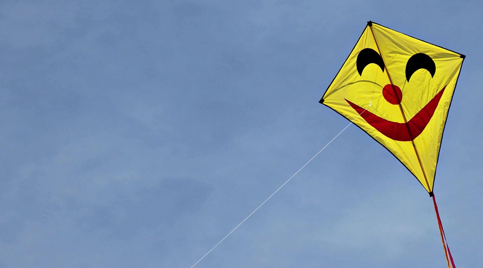 Canon EOS 100D (EOS Rebel SL1 / EOS Kiss X7) sample photo. Yellow kite, blue sky photography