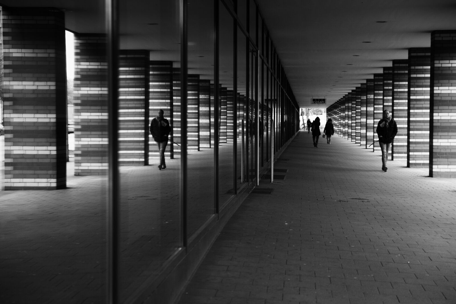 Canon EOS 6D sample photo. Hamburg, mirroring, sw photography