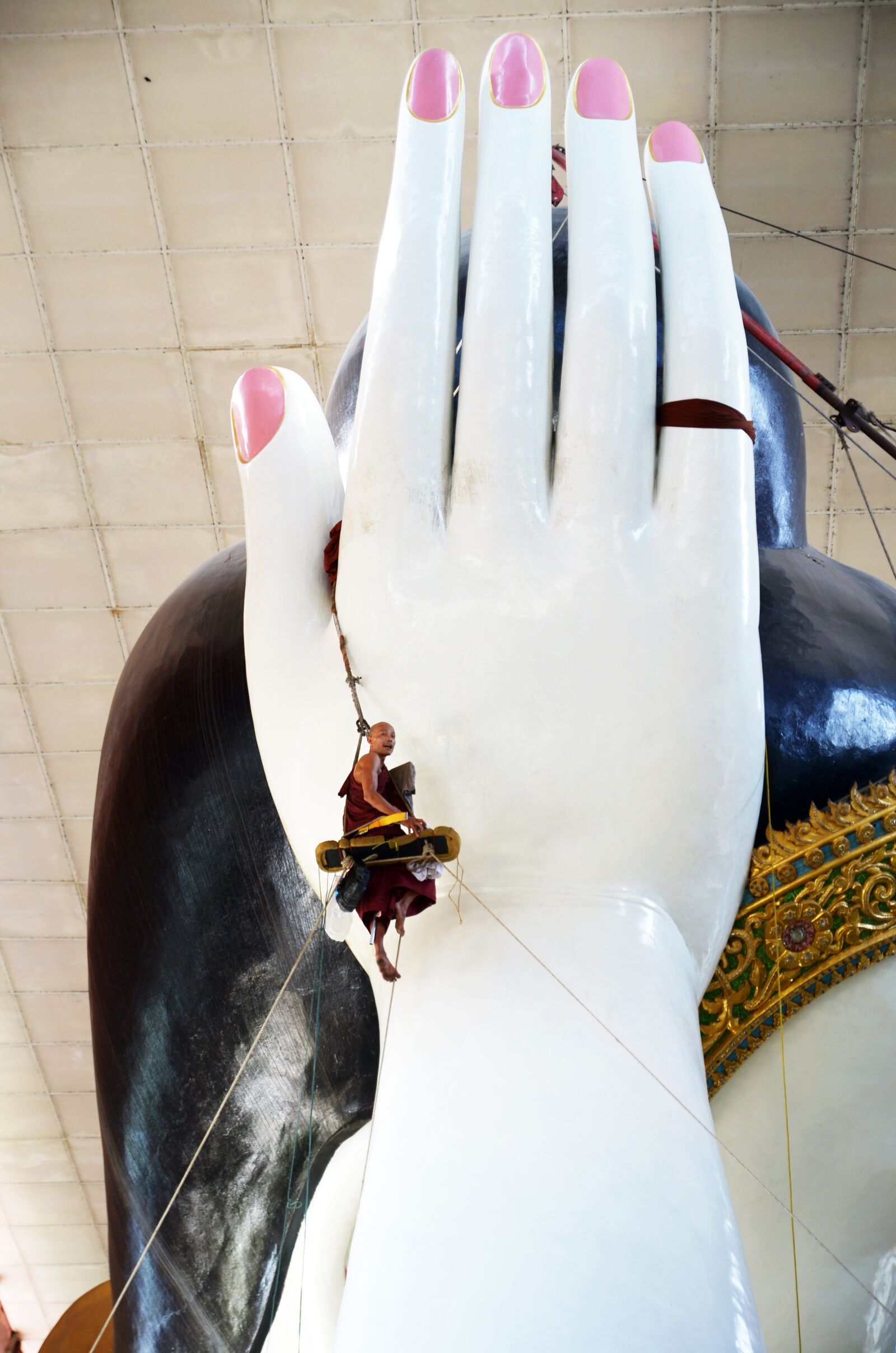Nikon D7000 sample photo. Buddha, buddhaputzer, hand photography