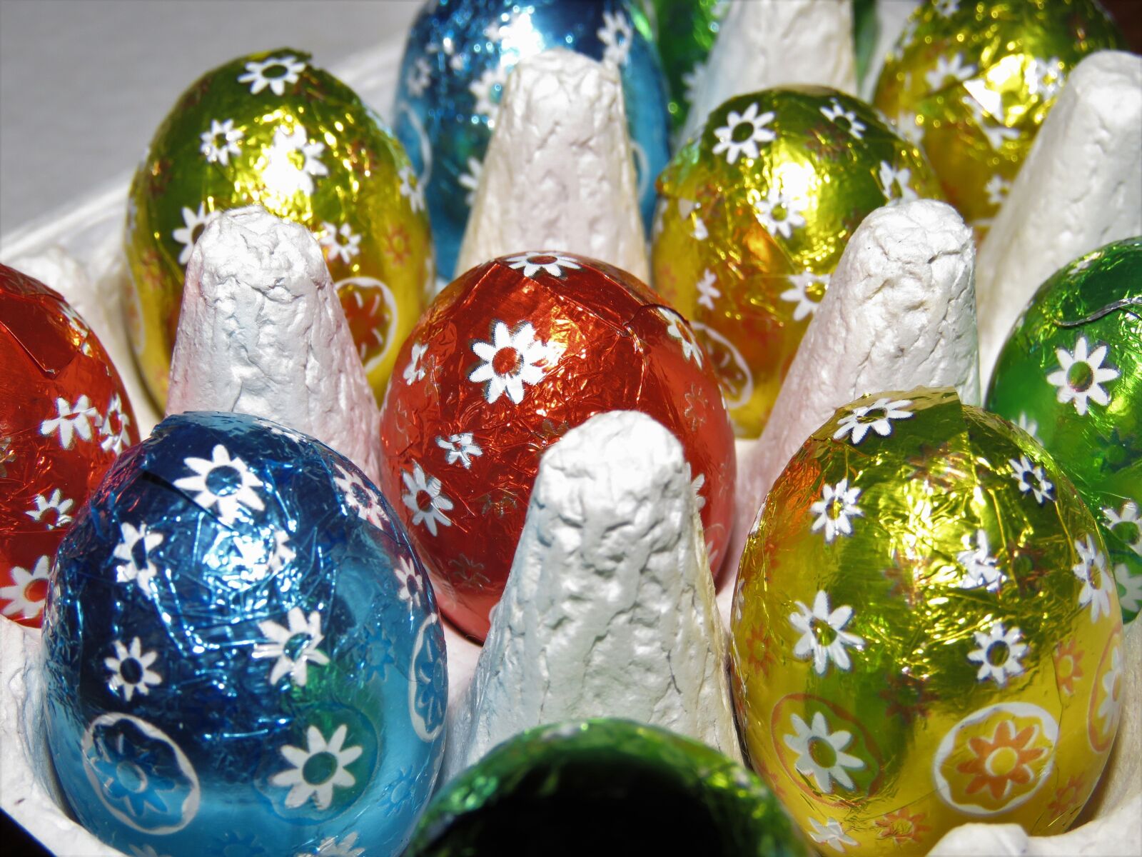 Canon PowerShot SX60 HS sample photo. Easter eggs, easter, eierdoosje photography