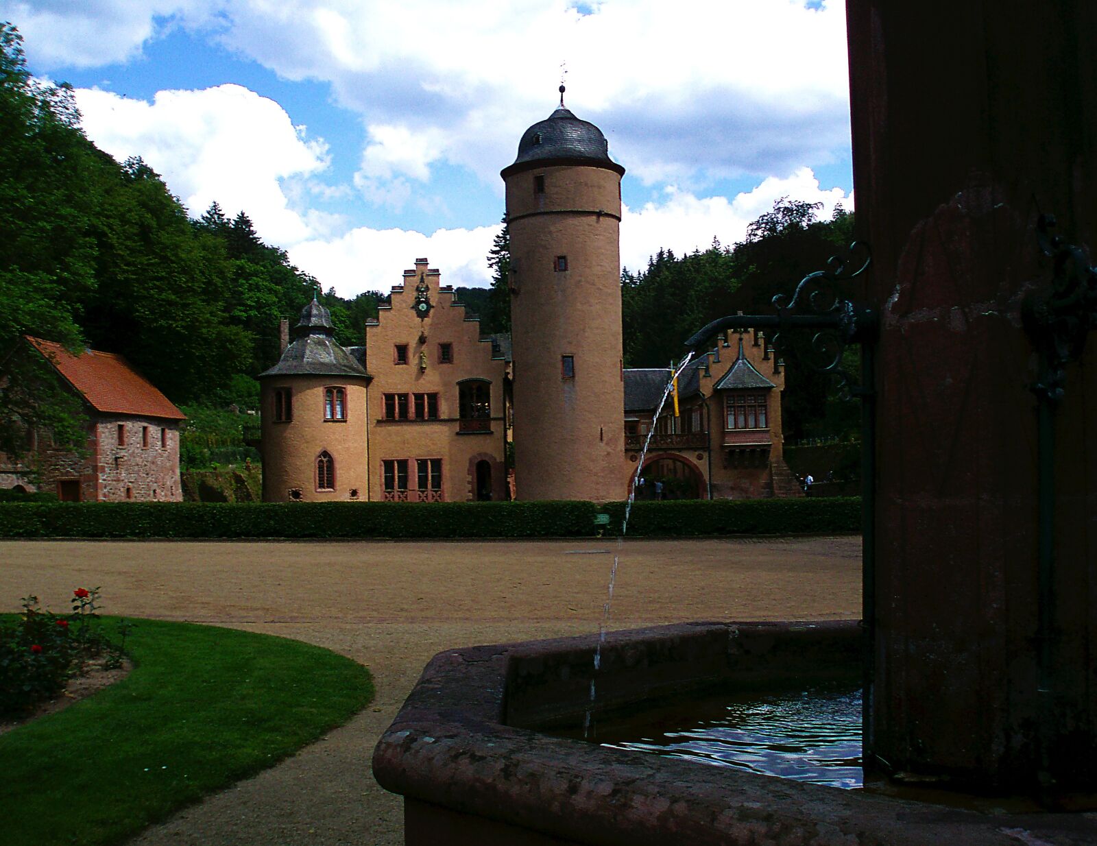 Olympus u700,S700 sample photo. Castle, fountain, mespelbrunn photography