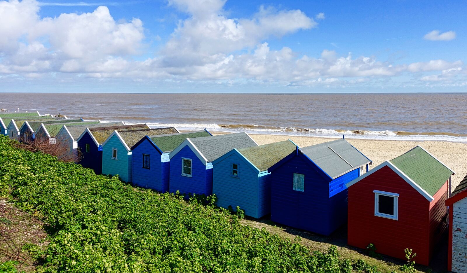 Sony Cyber-shot DSC-RX100 III sample photo. Beach house, huts, seaside photography