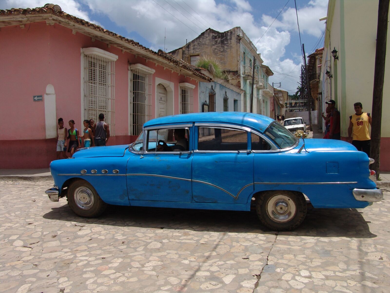 Sony DSC-F828 sample photo. Car, cuba, blue photography