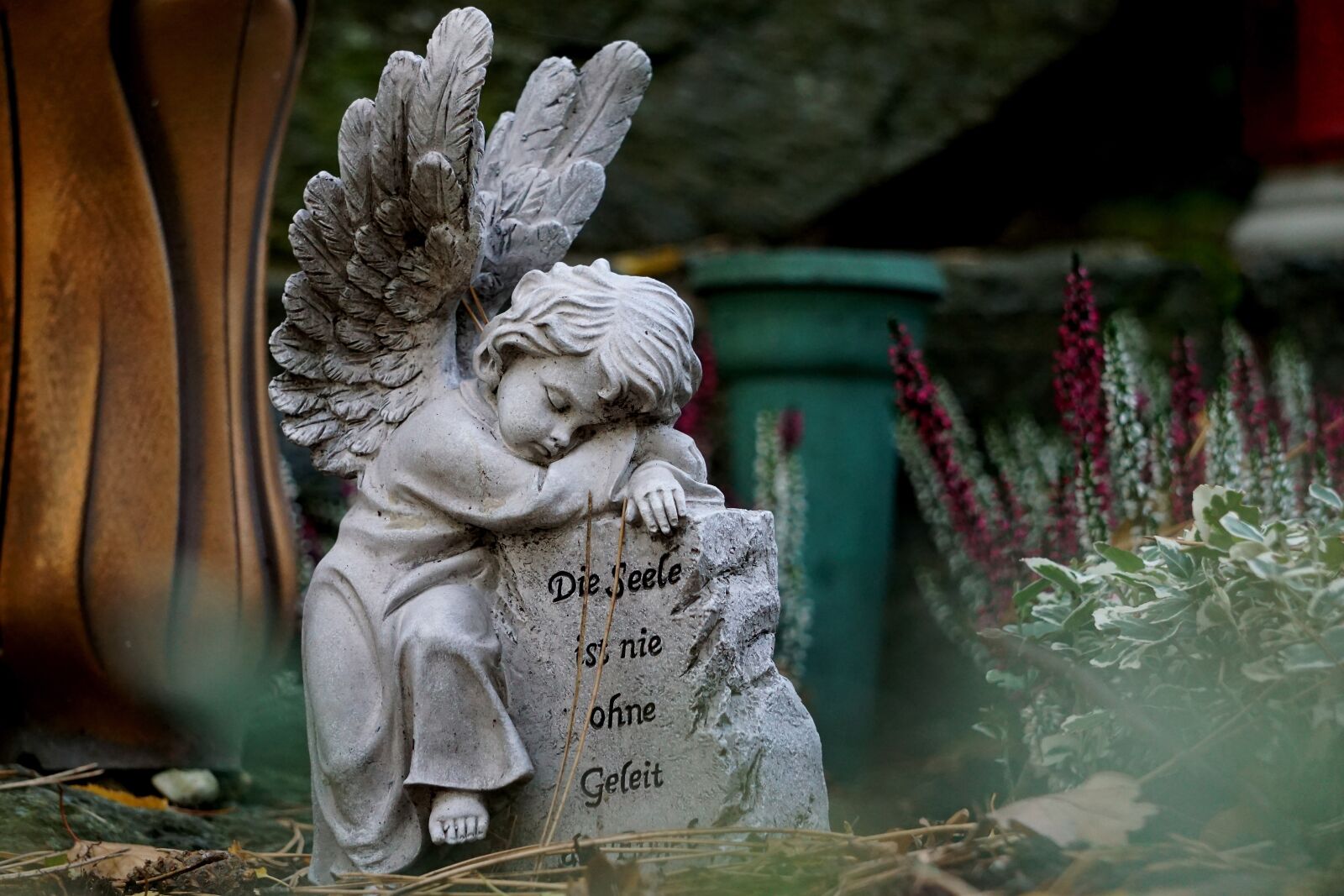 Sony E 55-210mm F4.5-6.3 OSS sample photo. Angel, angel figure, angel photography