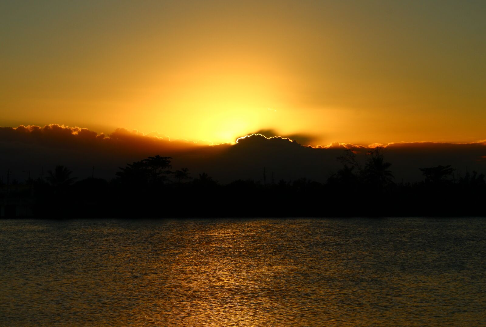 Canon EOS 1300D (EOS Rebel T6 / EOS Kiss X80) sample photo. Sunset, sun, landscape photography