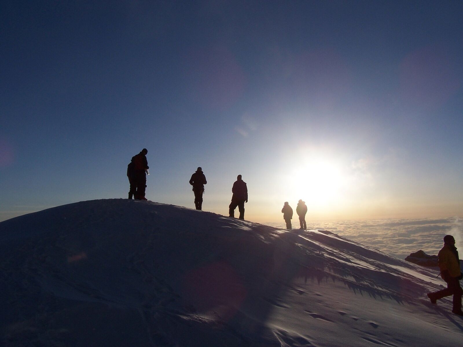 Kodak Z740 ZOOM DIGITAL CAMERA sample photo. Mountain climbers, silhouettes, peak photography