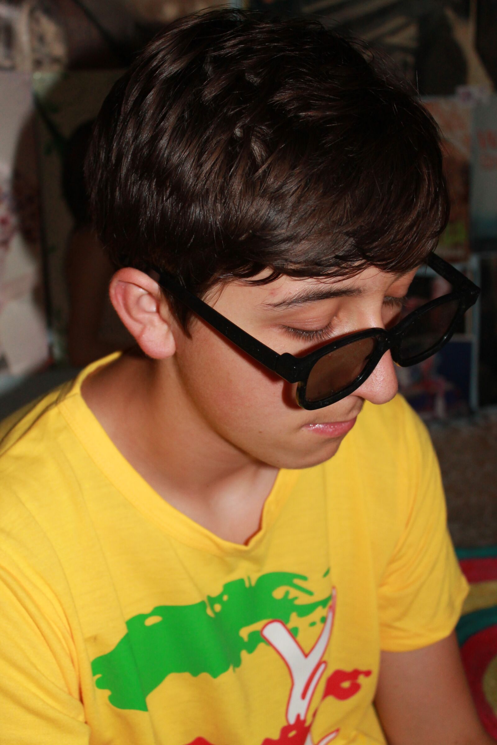 Canon EOS 1100D (EOS Rebel T3 / EOS Kiss X50) sample photo. Boy, glasses, portrait photography