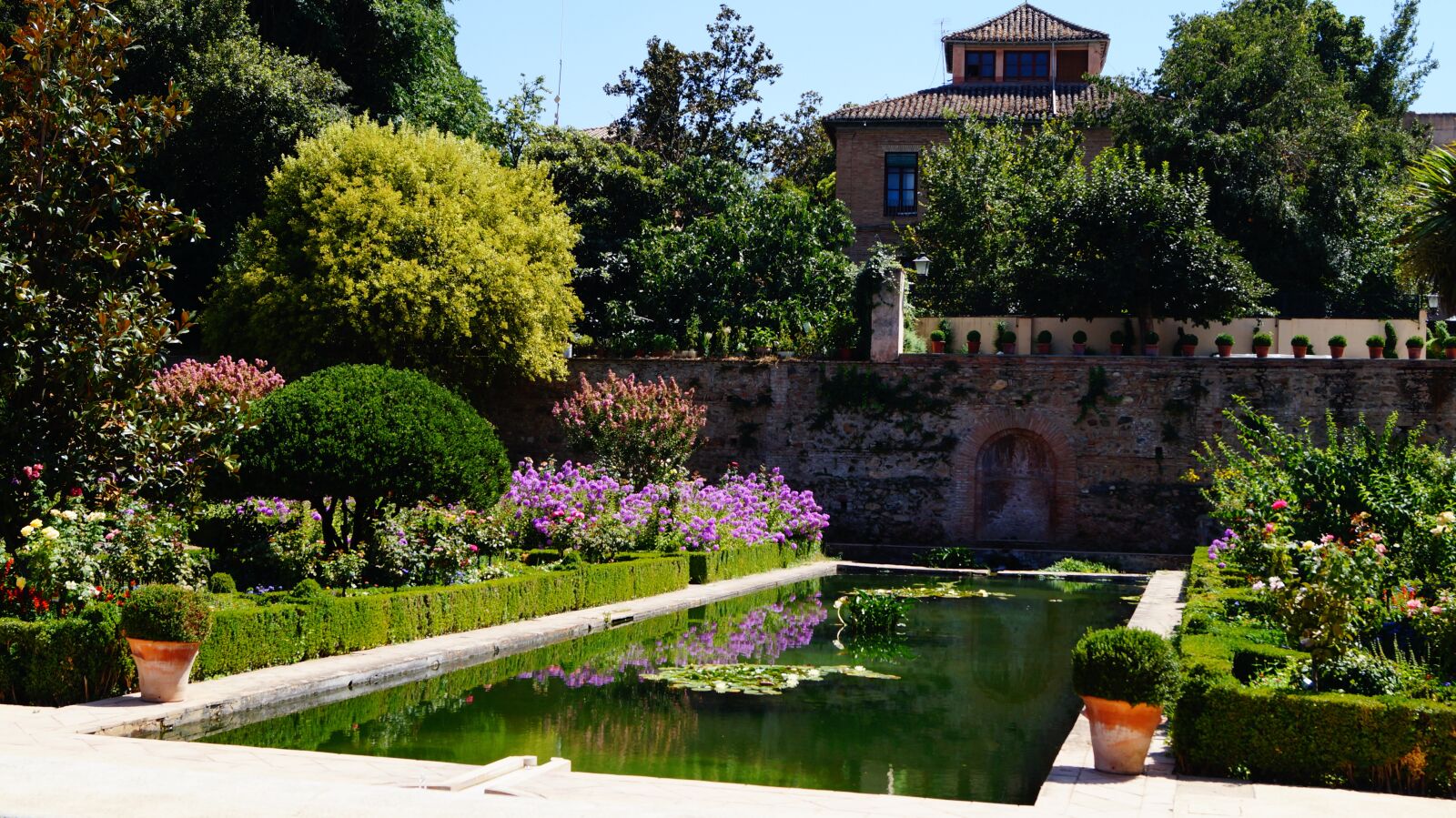 Sony DT 18-55mm F3.5-5.6 SAM II sample photo. Spain, granada, architecture photography