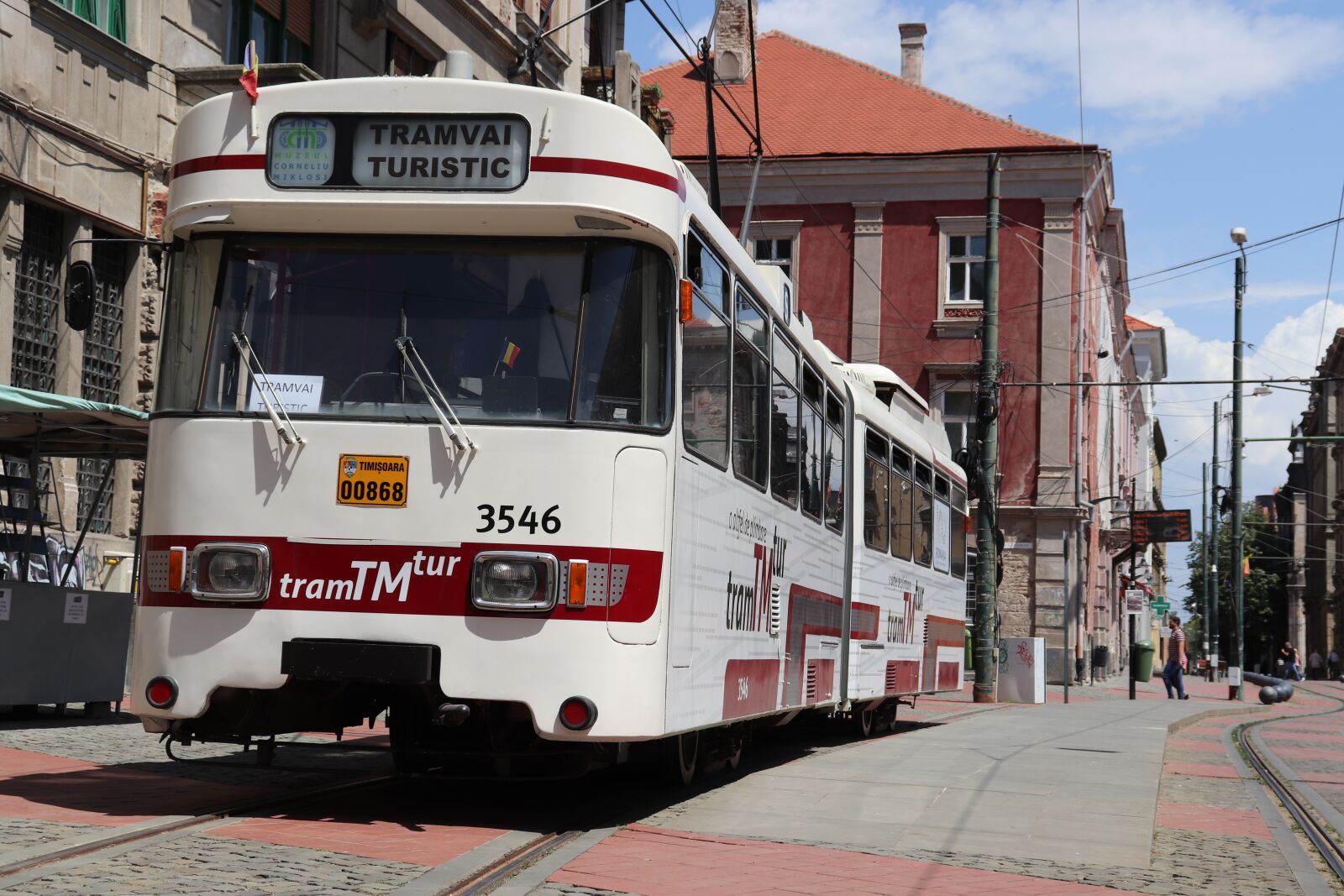 Canon EOS 200D (EOS Rebel SL2 / EOS Kiss X9) sample photo. Tram for tourists, tram photography