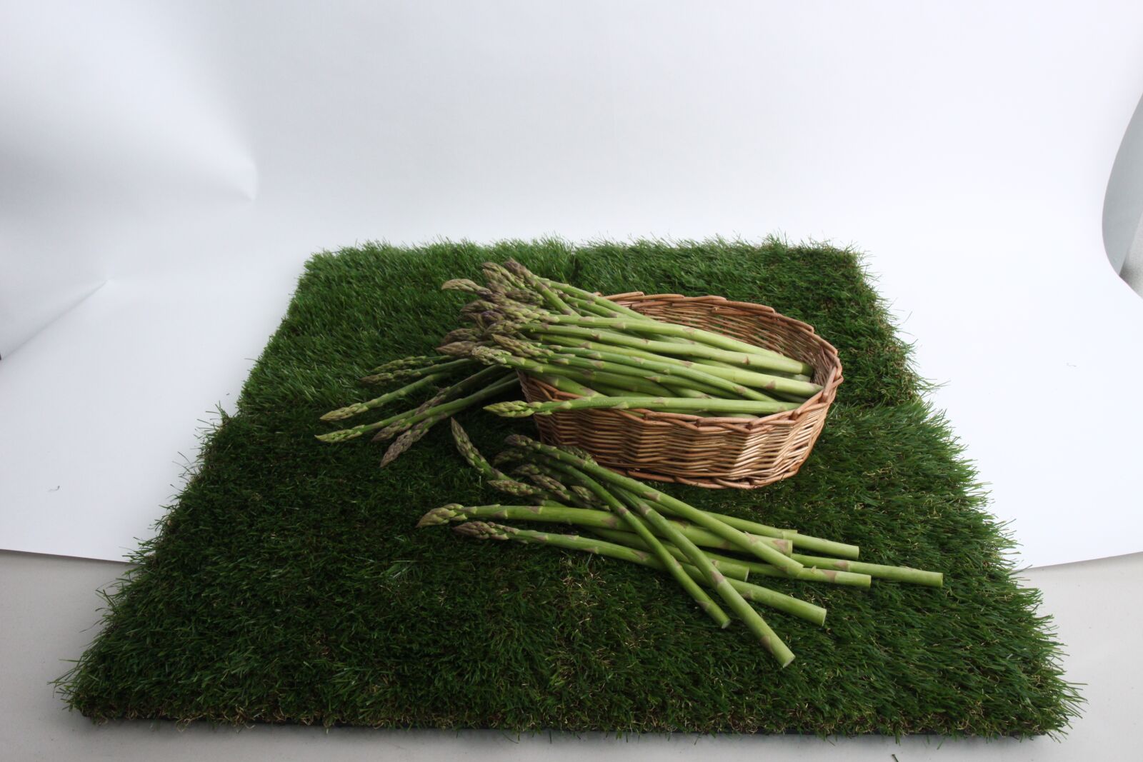 Canon EOS 100D (EOS Rebel SL1 / EOS Kiss X7) sample photo. Asparagus, gangwon asparagus, both photography