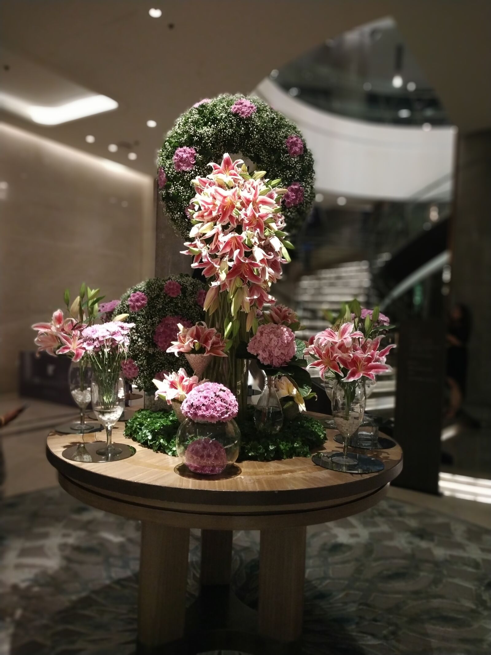 Xiaomi Redmi Note 5 Pro sample photo. Flowers, display, table photography
