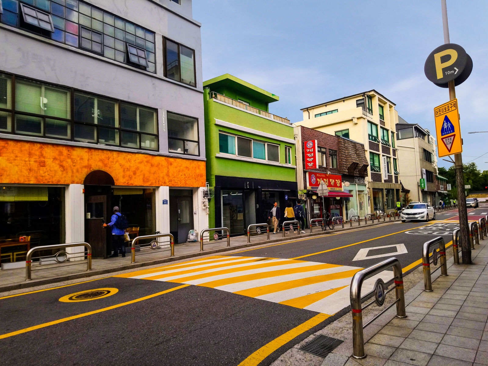 Sony Xperia XA1 Ultra sample photo. Buildings, car, color, korea photography
