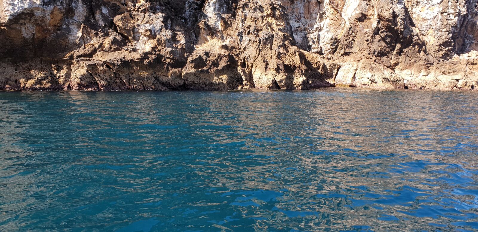 Samsung Galaxy S9+ sample photo. Rocks, water, sea photography