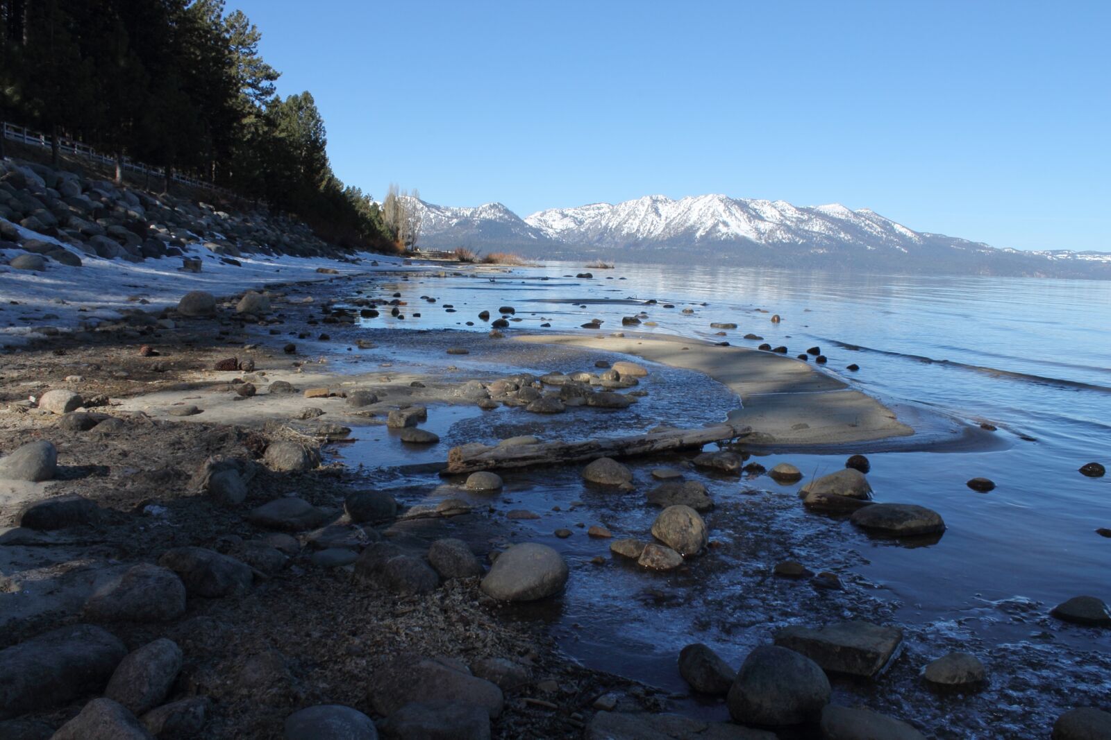 Canon EOS 1100D (EOS Rebel T3 / EOS Kiss X50) sample photo. Water, rocks, lake photography