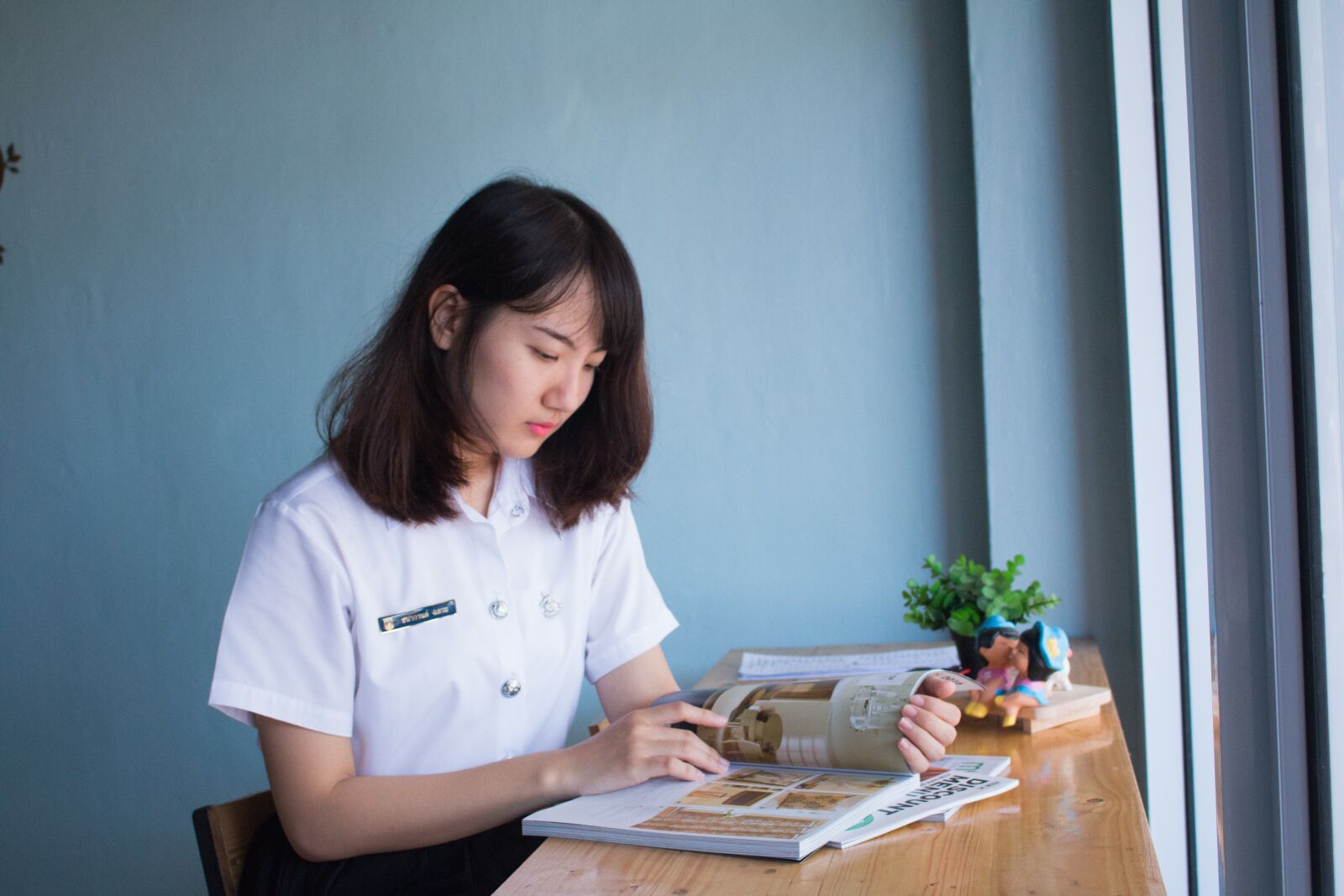 Canon EOS 70D sample photo. Book, women, girl photography
