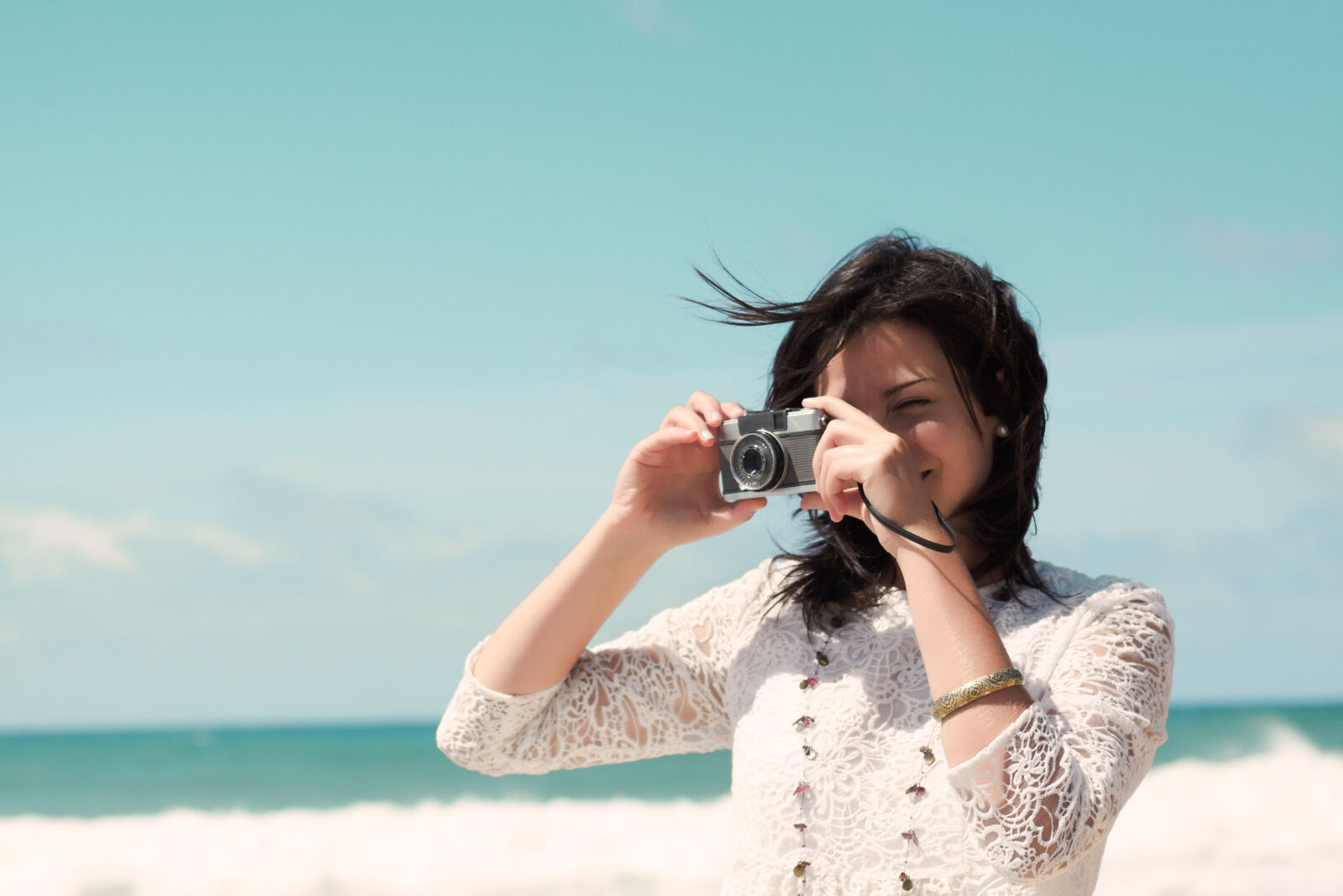 Canon EOS 50D sample photo. Adult, affectionate, alcohol, beach photography