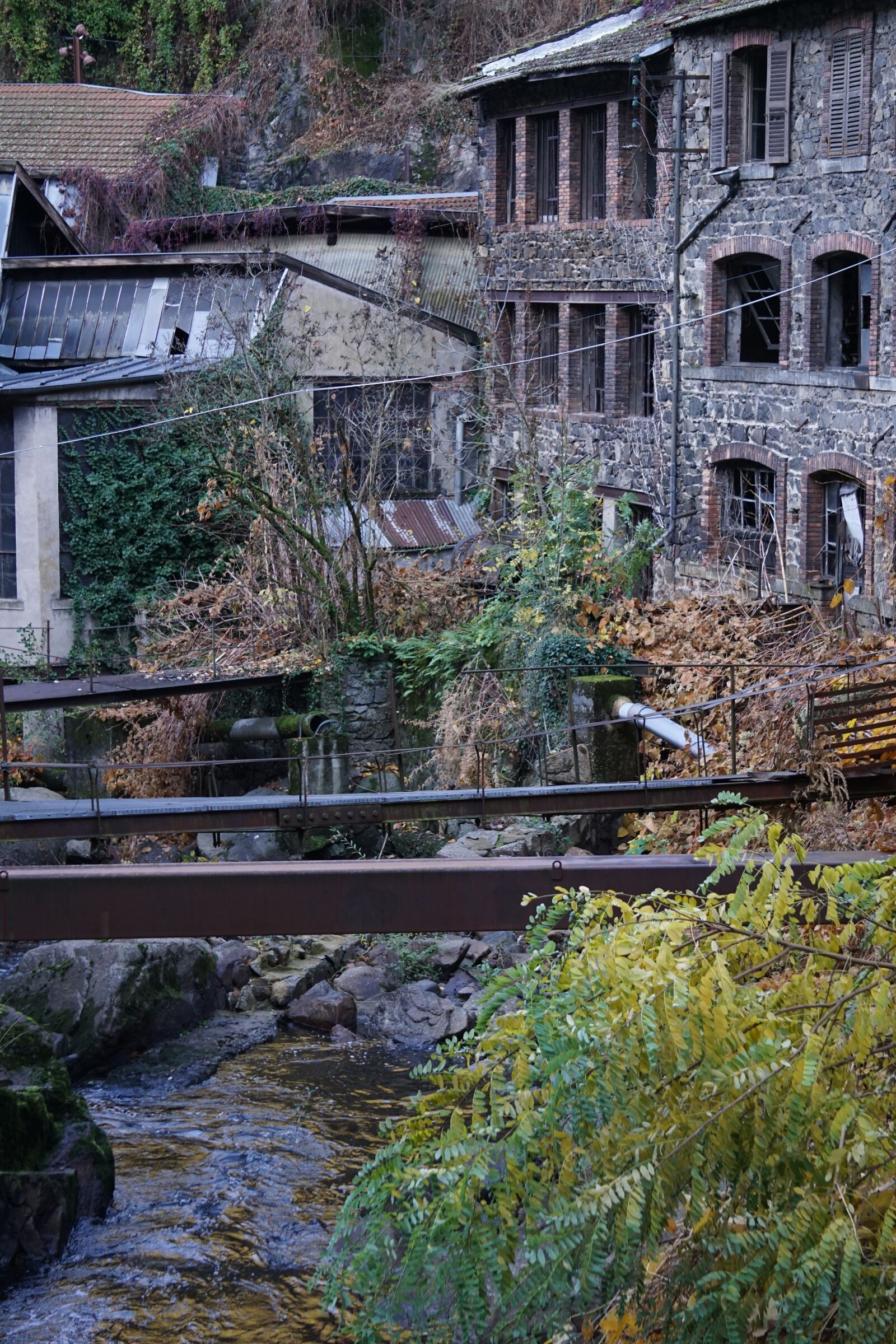 Sony E 55-210mm F4.5-6.3 OSS sample photo. Thiers, auvergne, vall e photography