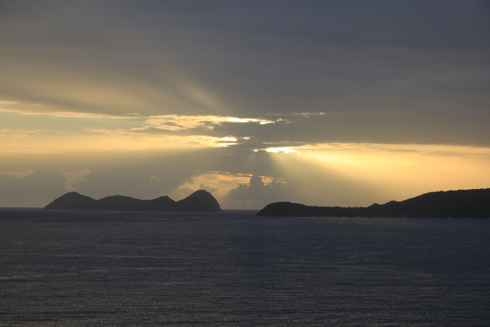 Canon EOS 500D (EOS Rebel T1i / EOS Kiss X3) sample photo. Sunrise, body of water photography