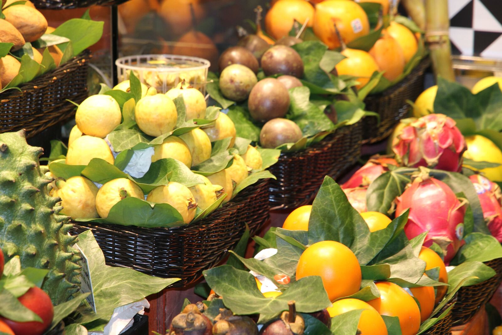 Canon EOS 7D sample photo. Fruit, orange, basket, market photography