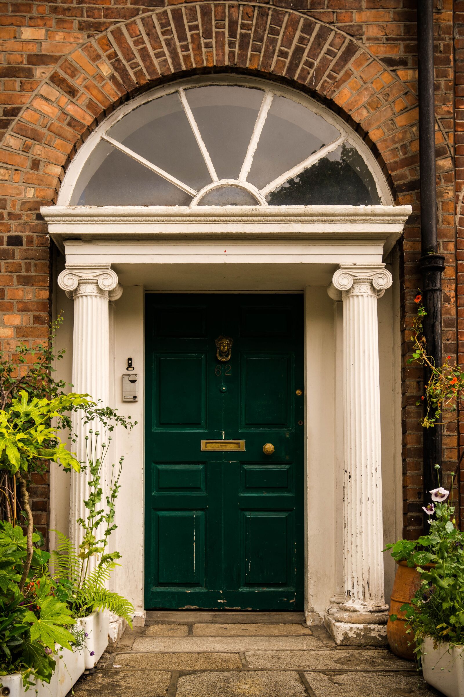 Sony a6500 + Sony Vario-Tessar T* E 16-70mm F4 ZA OSS sample photo. Door, input, ireland photography