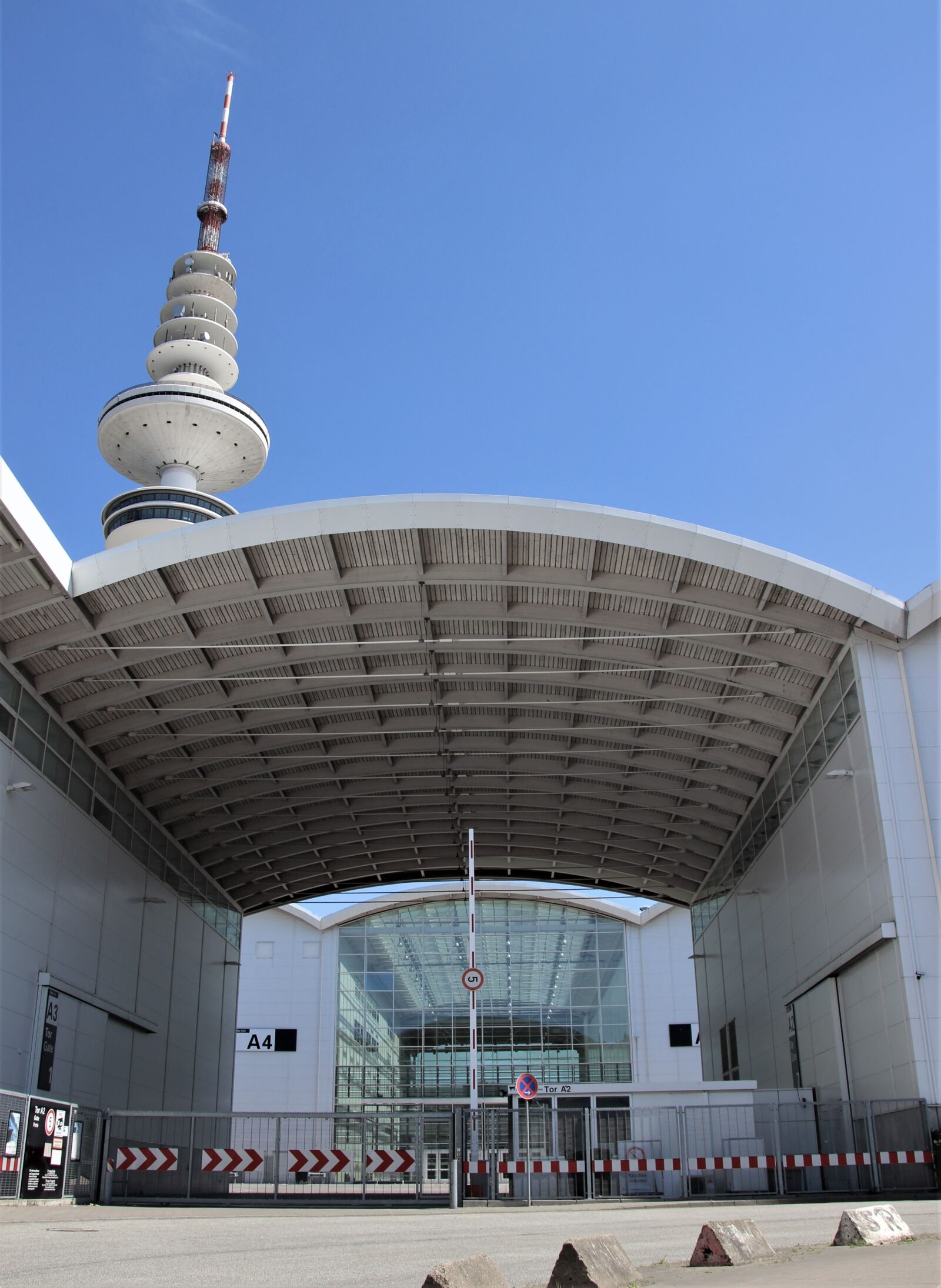 Canon EOS 600D (Rebel EOS T3i / EOS Kiss X5) + Canon TS-E 90mm F2.8 Tilt-Shift sample photo. Tv tower, hamburg, exhibition photography