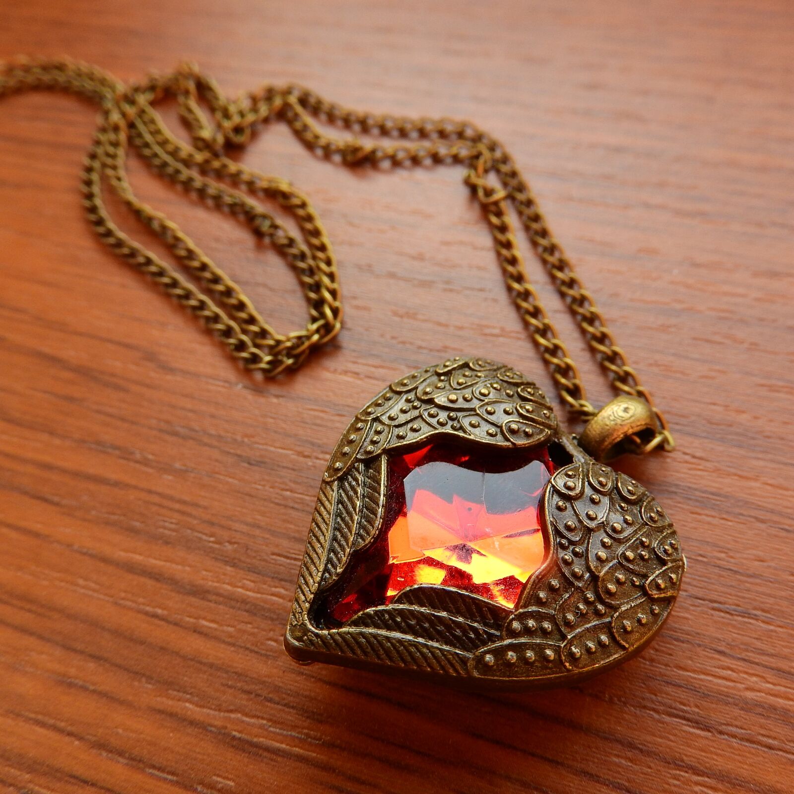 Nikon Coolpix P610 sample photo. Necklace with winged heart photography
