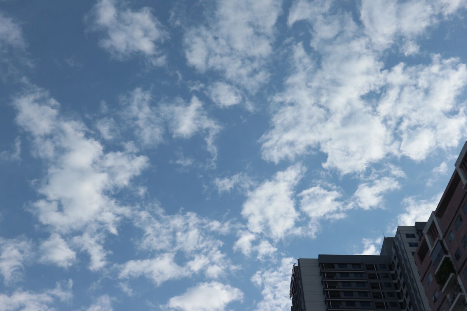 Canon EF-M 15-45mm F3.5-6.3 IS STM sample photo. Sky, blue, cloud photography