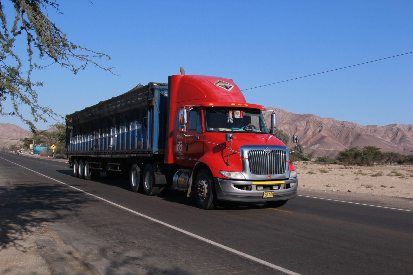 Canon EOS 60D + Canon EF 24-105mm F4L IS USM sample photo. Truck, transport, property photography