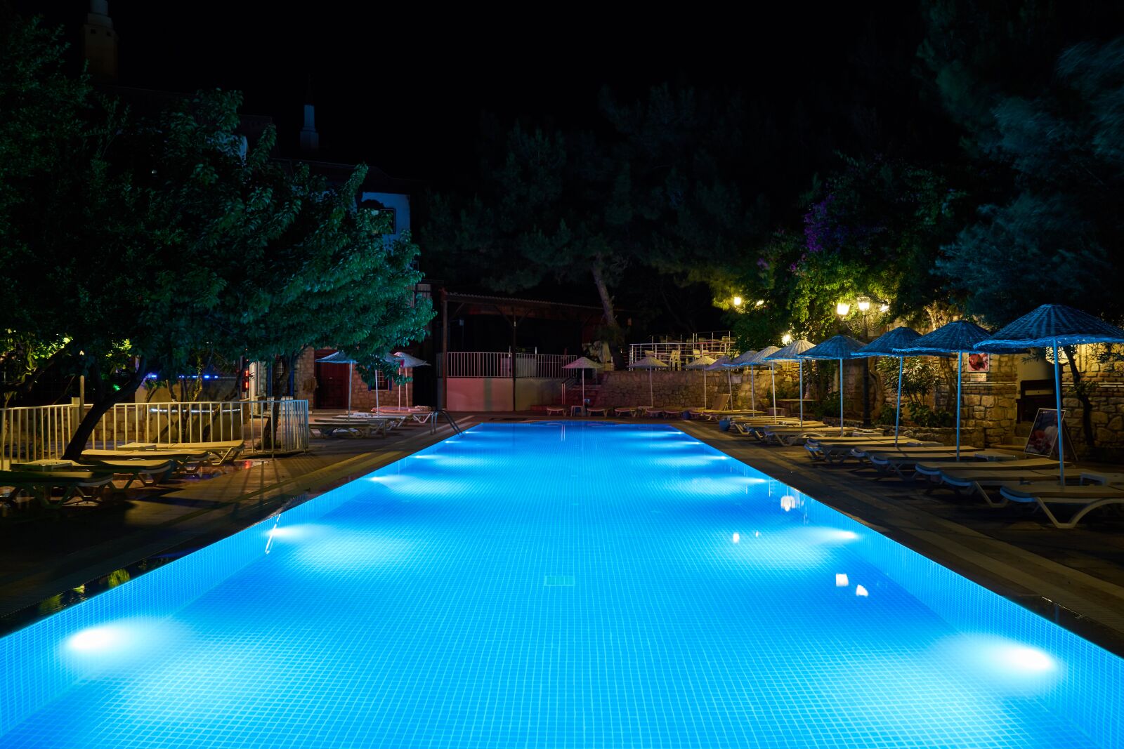 Sony a7R II sample photo. Pool, swim, hotel photography