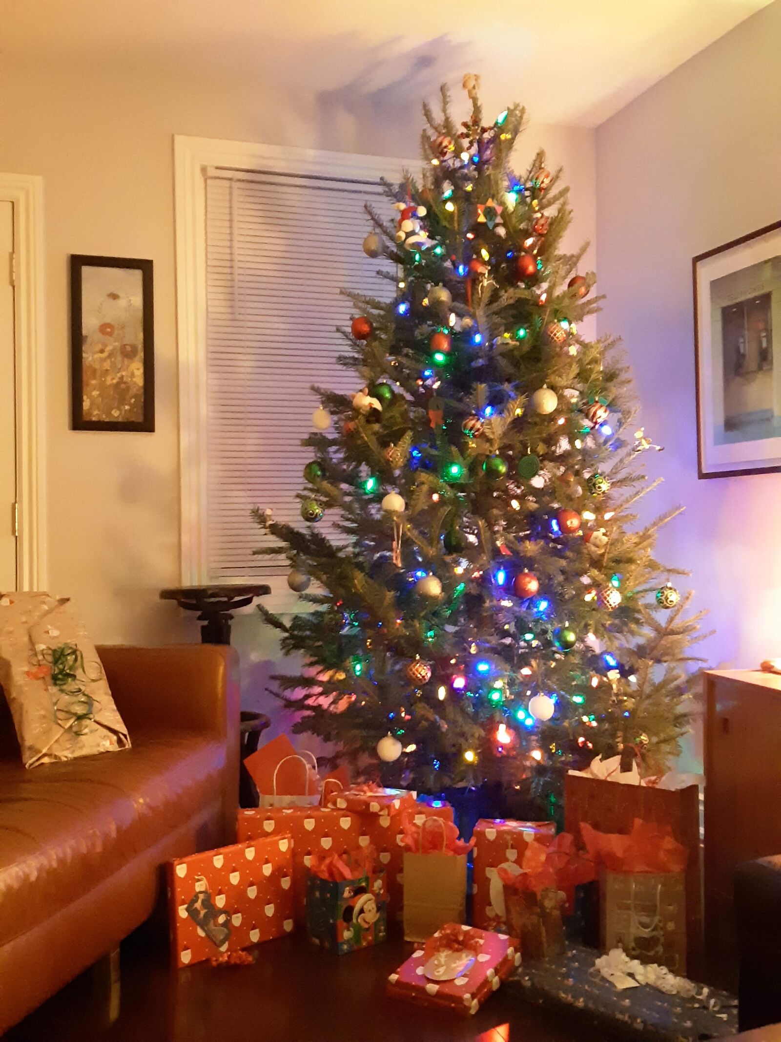 Samsung Galaxy A8(2018) sample photo. Christmas tree, gifts, tradition photography
